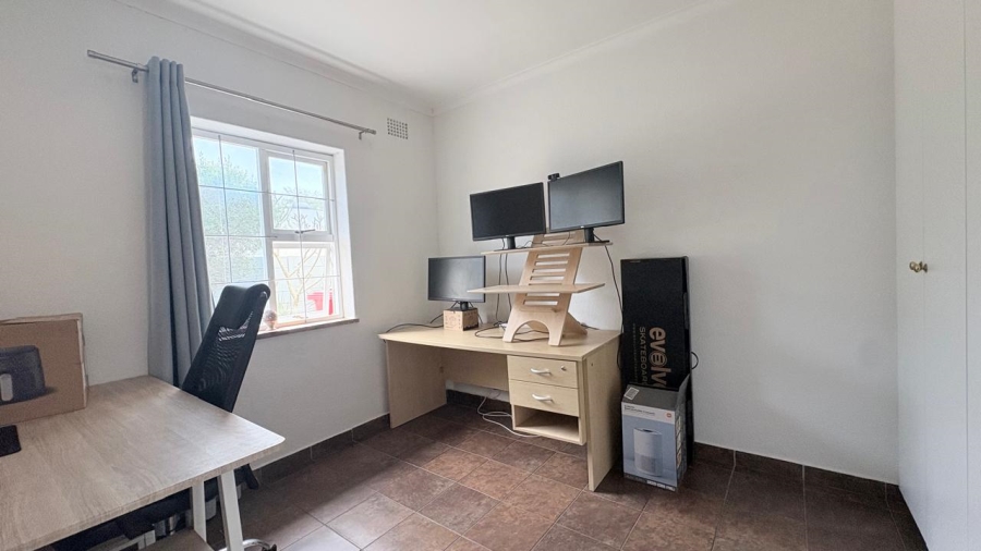 To Let 3 Bedroom Property for Rent in Meadowridge Western Cape